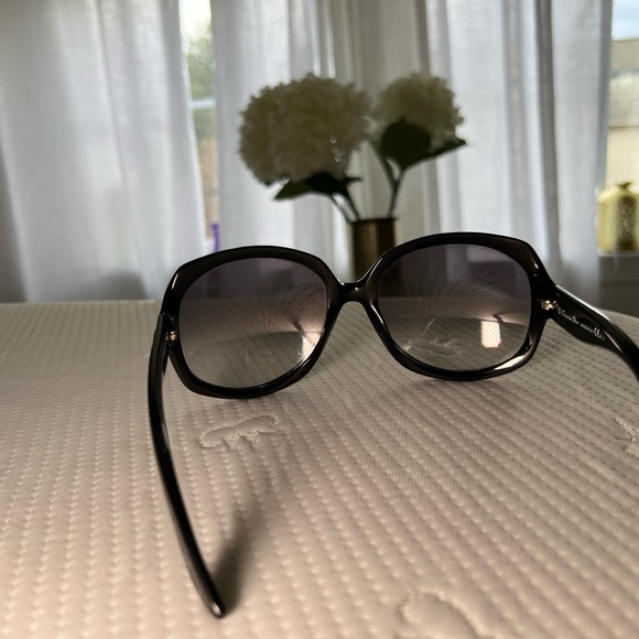 Dior Elegant Black Sunglasses - Picture 4 of 4